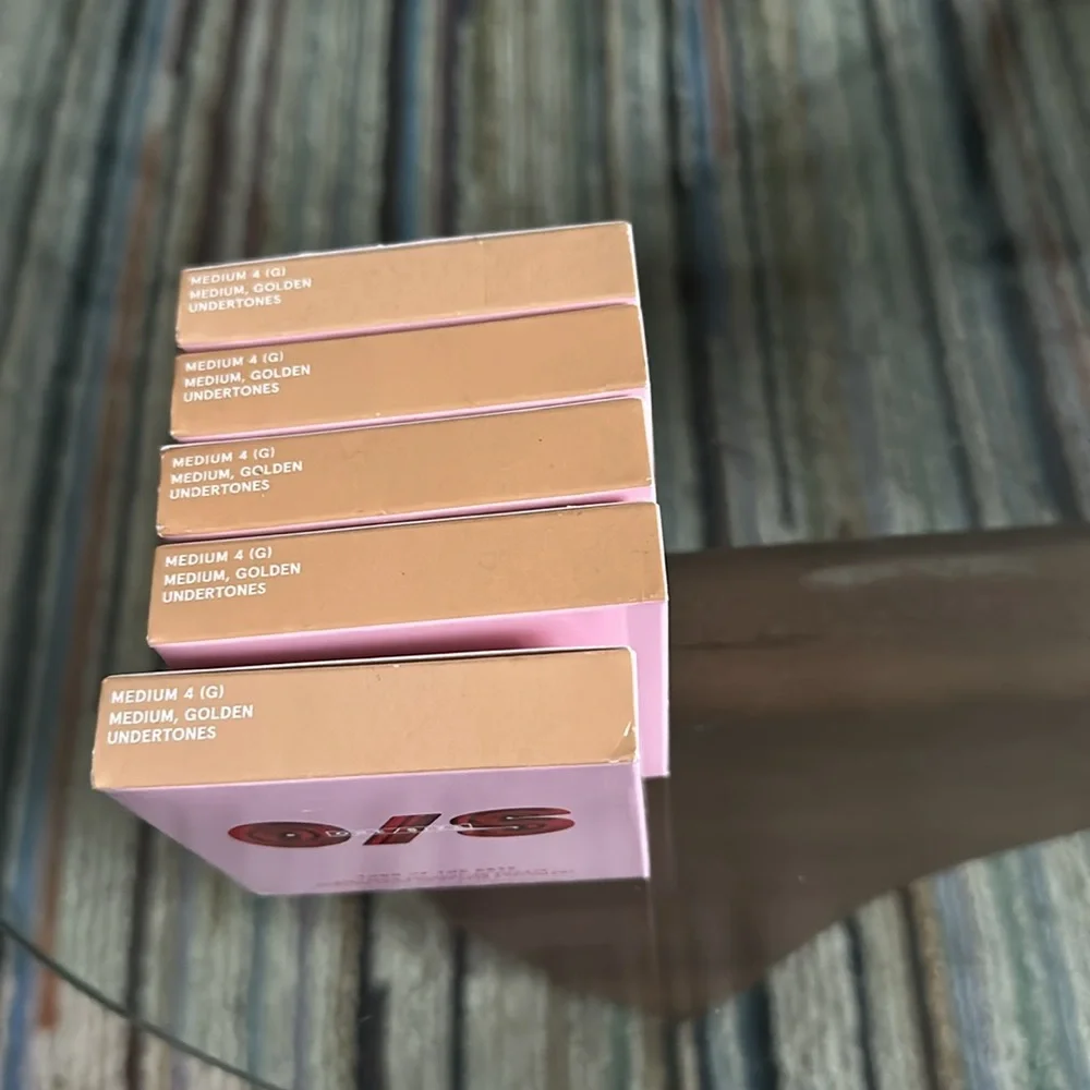 One Size O/S Powder Foundation Medium 4 Turn Up The Base